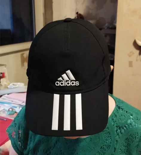 阿迪达斯速干凉帽（微瑕疵） 感兴趣的话点“我想要”和我私聊吧...