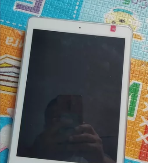 出一台iPad 2019款 平板是9新的，...