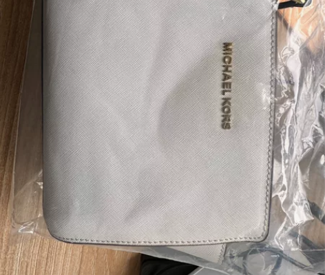MK白色斜挎包gf 年底大扫除,出一些不用...