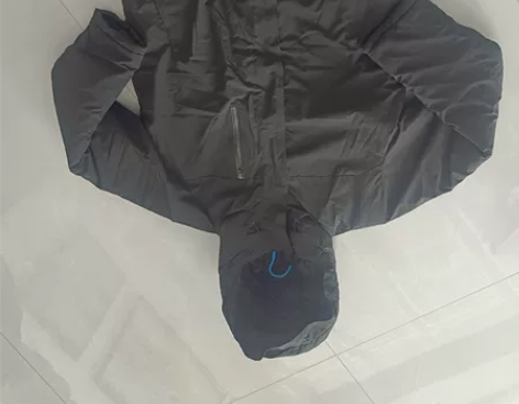 穿了三次，很新，厚实，柔软，质量好，内侧隐...