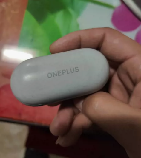 一加buds z灰色,充电仓一直没戴壳成色...