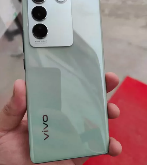 刚买的VIVOS16 12+256版本。...