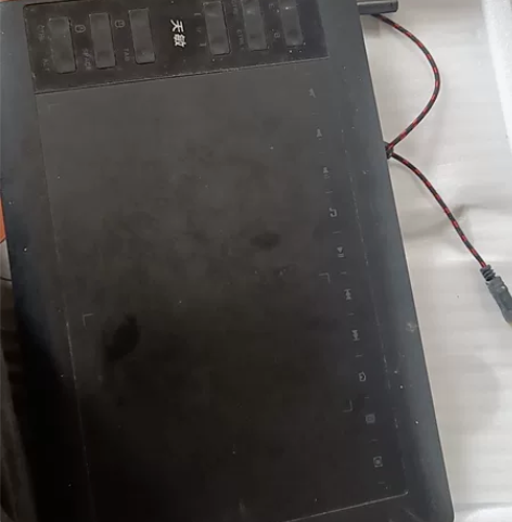 天敏手绘板8成新,功能一切正常。正常使用磨...
