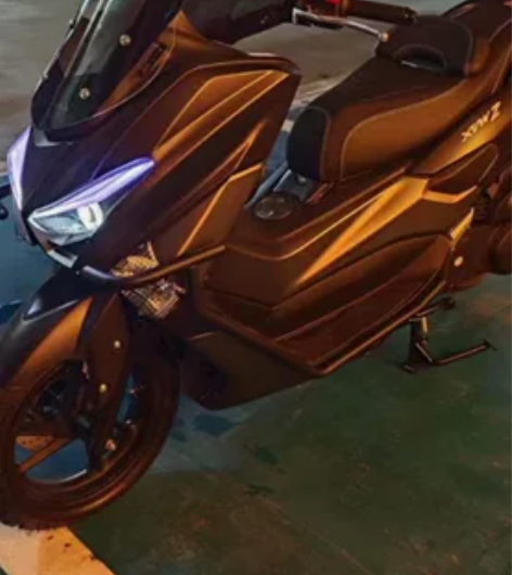 立雅150踏板摩托车,手续齐全新车几百公里...