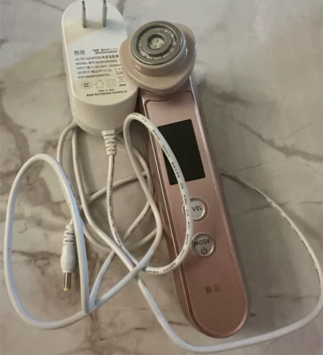 雅萌水光机,拍超过200的闲置送。 不要问...