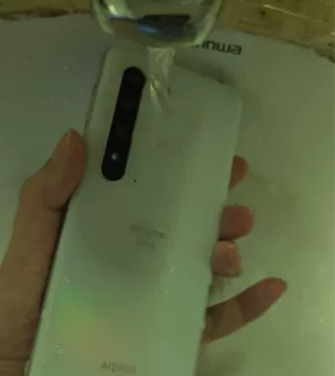 夏普r5g,单机送个壳,除了断触其他完好,...