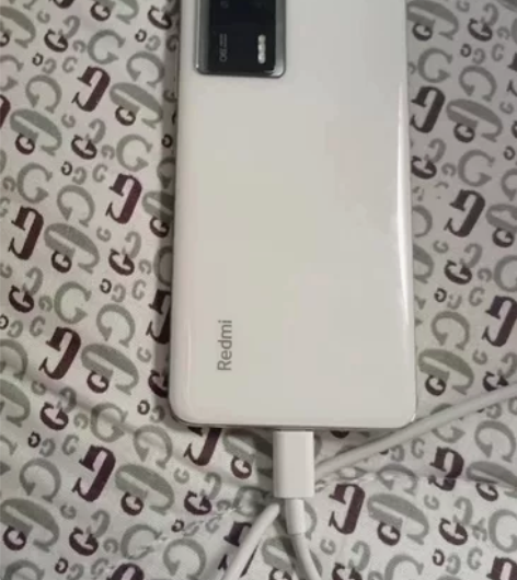 郑州出红米k60E 12512 在保 成色...