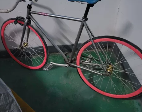 死飞公路自行车，倒刹，放久了架子有点生锈，...