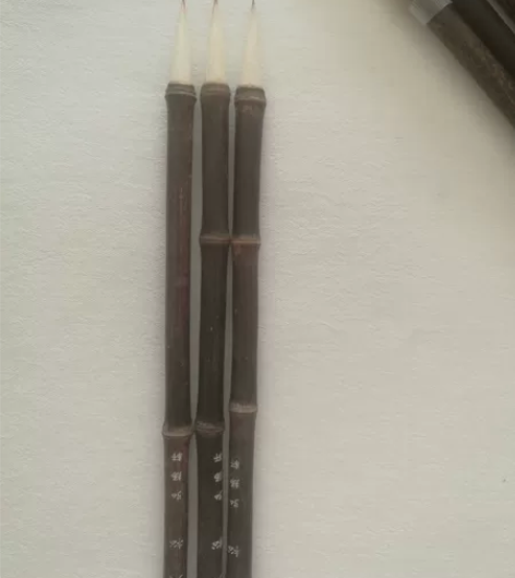 弘扬轩毛笔,风入松,狼羊兼毫,弹性适中。实...