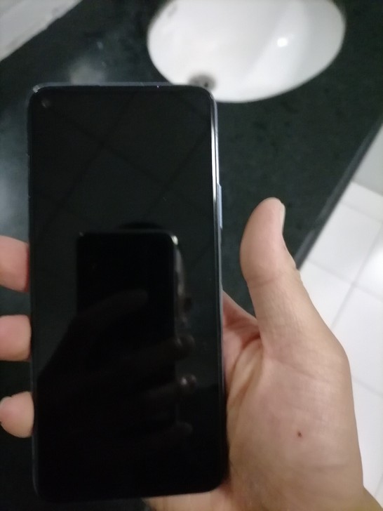 闲置手机，买了一年，只下了微信，也没下过游...