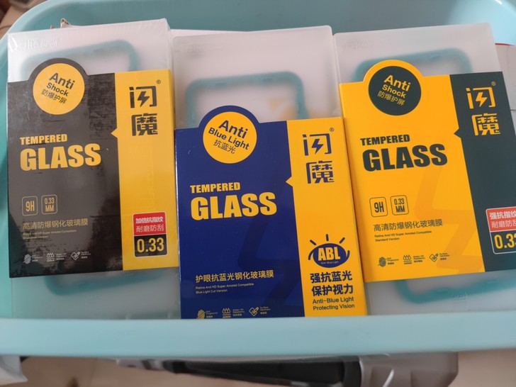 三款荣耀十的闪魔钢化膜共六片