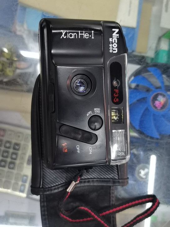 尼康老相机。niconm一900...外观...