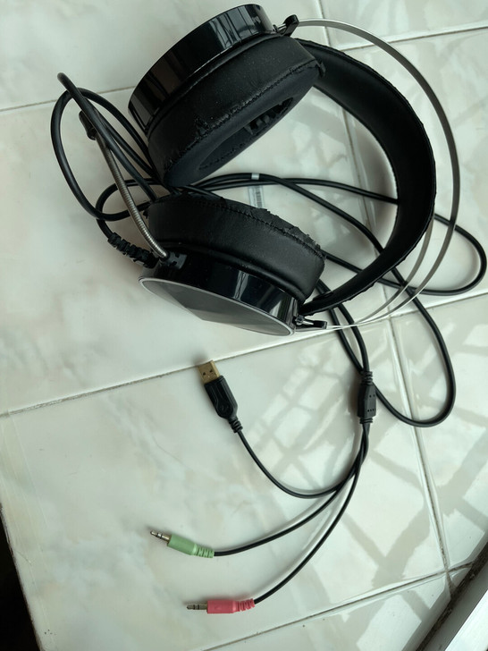 达尔优耳机 功能都正常，就是旁边耳罩脱皮而...