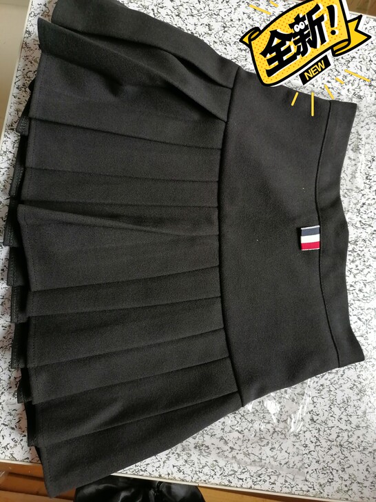 新买的短裙,全新未穿过,买小了穿不了,低价出