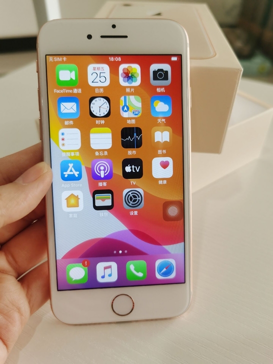 金色苹果8手机内存64g iPhone8手机