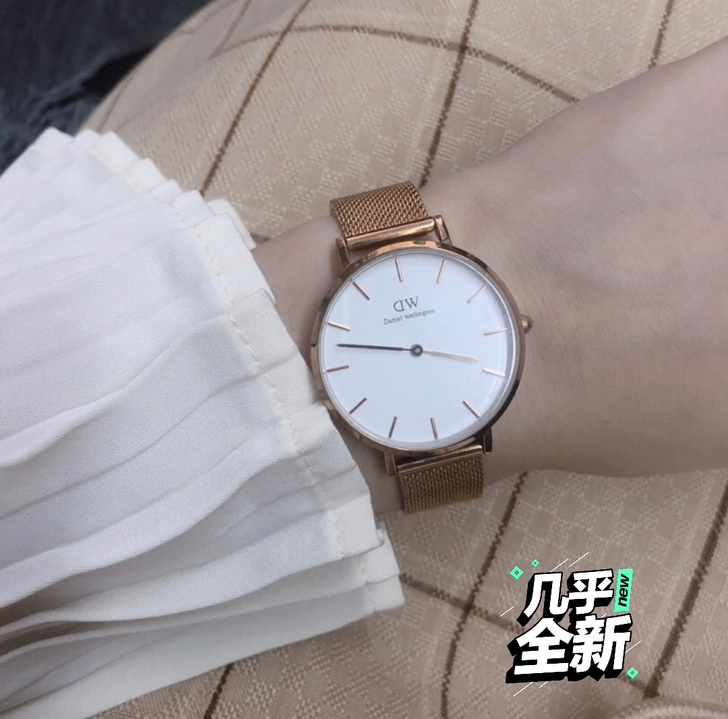 dw手表女，丹尼尔惠灵顿玫瑰金色，专柜柜台...