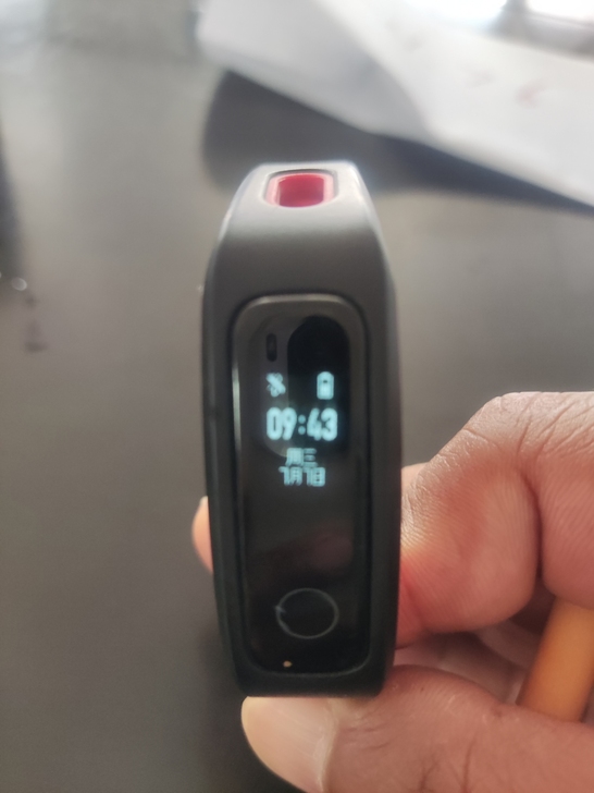 荣耀手环4，带充电器