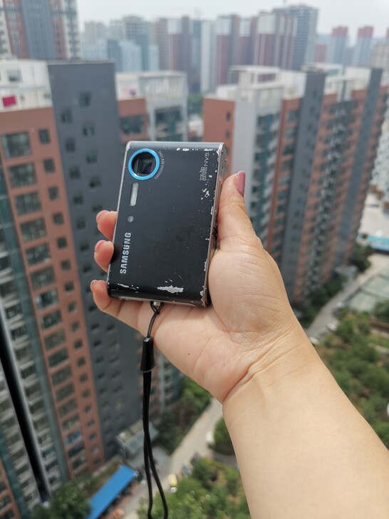 三星蓝调nv3卡片数码相机,720万有效像...