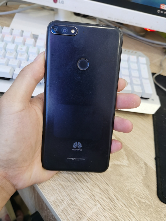 华为畅享8，4+64，功能完好，唯一缺点屏...