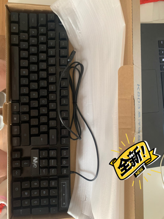 准备开学季买的电脑,送的键盘。有线,全新。...