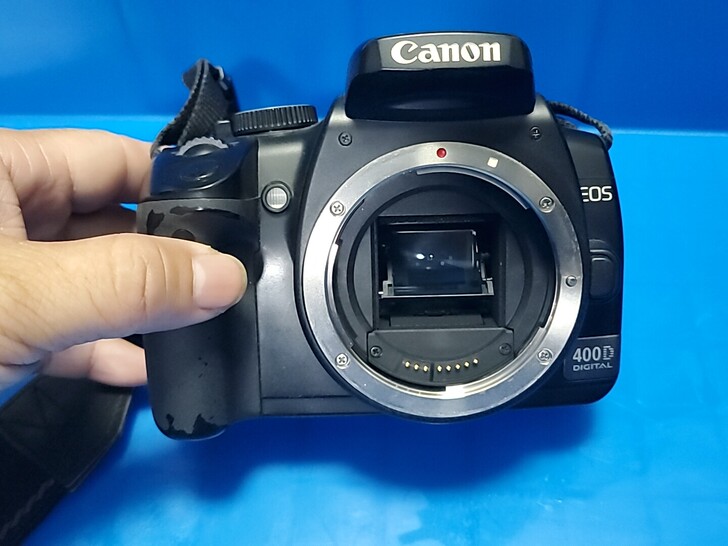 佳能 eos400d 单反机身，成色如图9...
