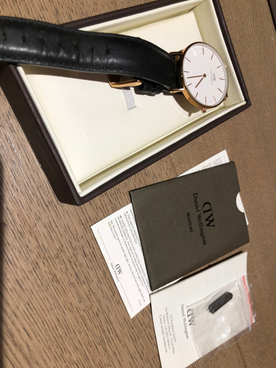 DW手表 香港购入的 七八成新 盒子半个被...