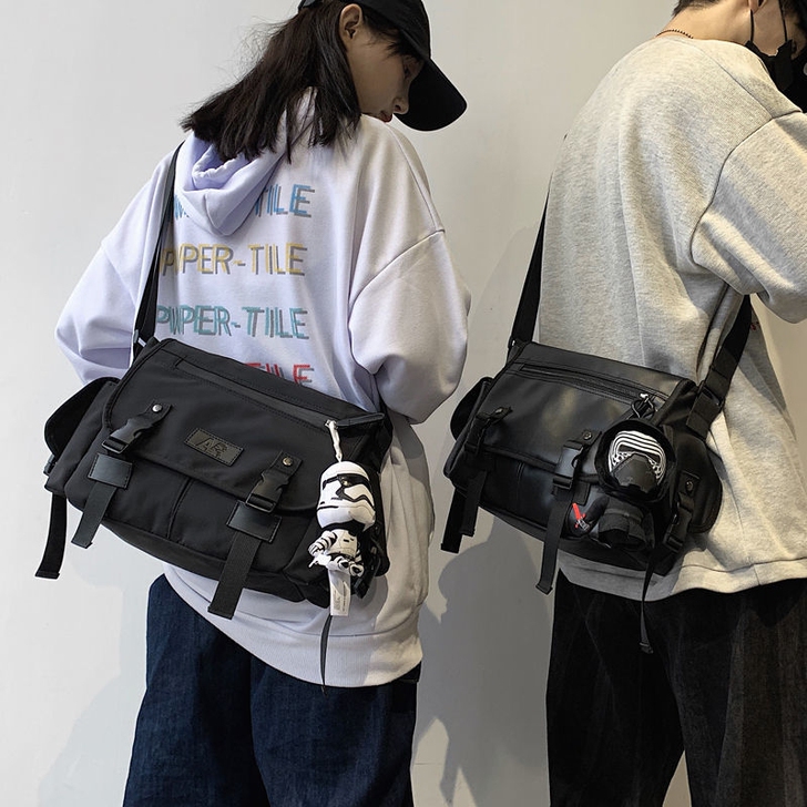 斜挎包男时尚潮流个性街头潮牌挎包男士日系背...