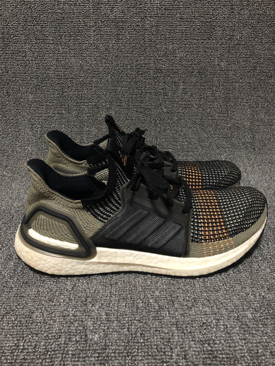 二手正品阿迪达斯40码boost19休闲运...