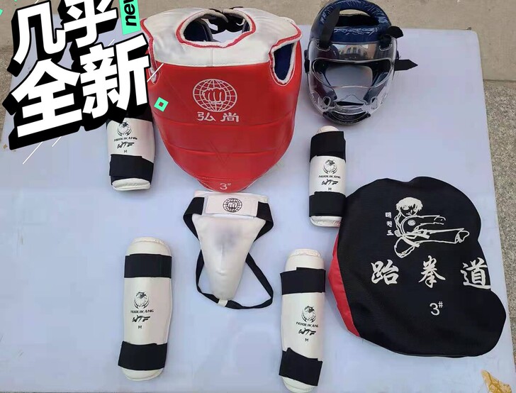 儿童跆拳道护具,全套送包95成新。