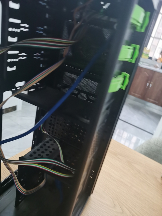 电脑机箱，20元到付，没有损坏，带UsB3...