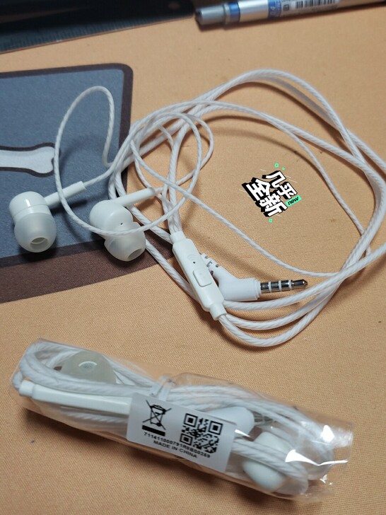 两个三星耳机，一个未拆，一个仅试用。都是3...