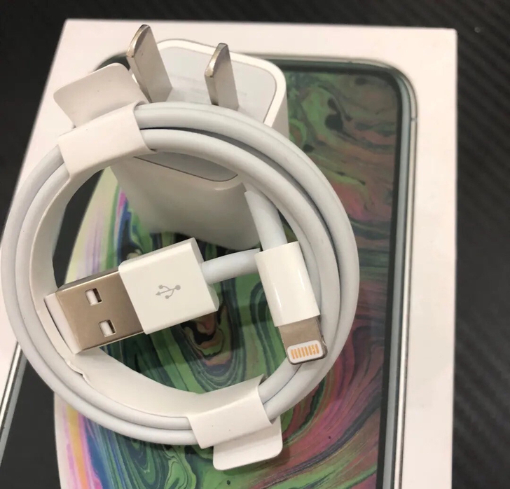iPhone数据线 充电头