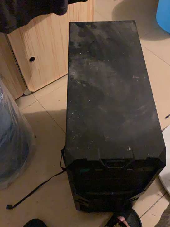 江南万达电脑机箱自提,挺新的usb口