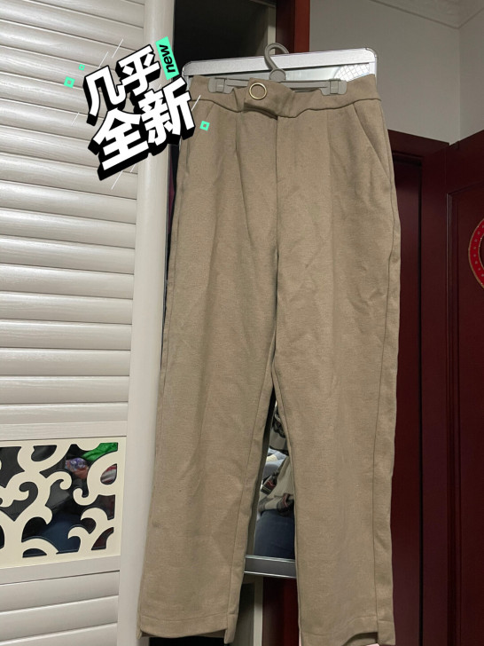 驼色，单层呢子裤子，做工很好，显瘦，但是本...