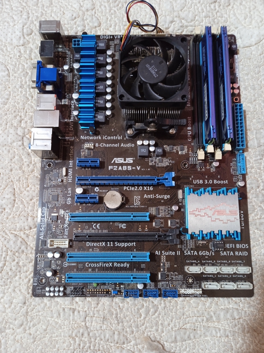 主板带CPU，4代，两条内存8g，都是好用...