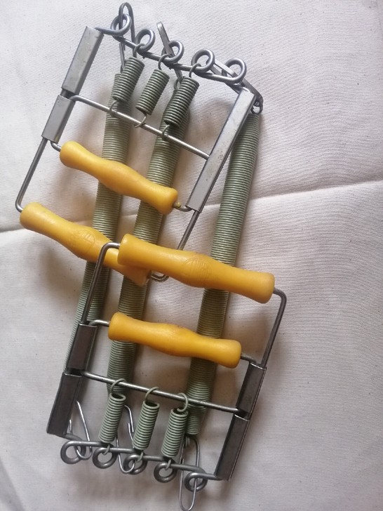拉力器