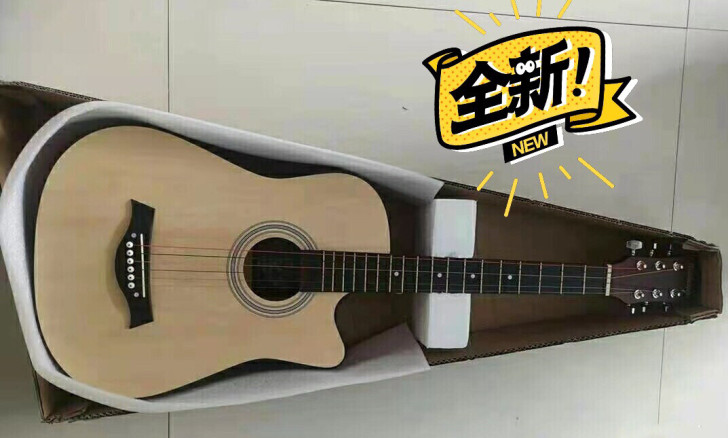 吉他全新,刚买一个月都没有碰过,366买的...