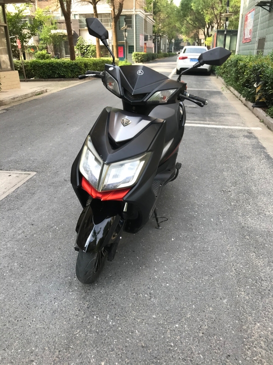 爱玛电动车    60复    新换的电瓶...