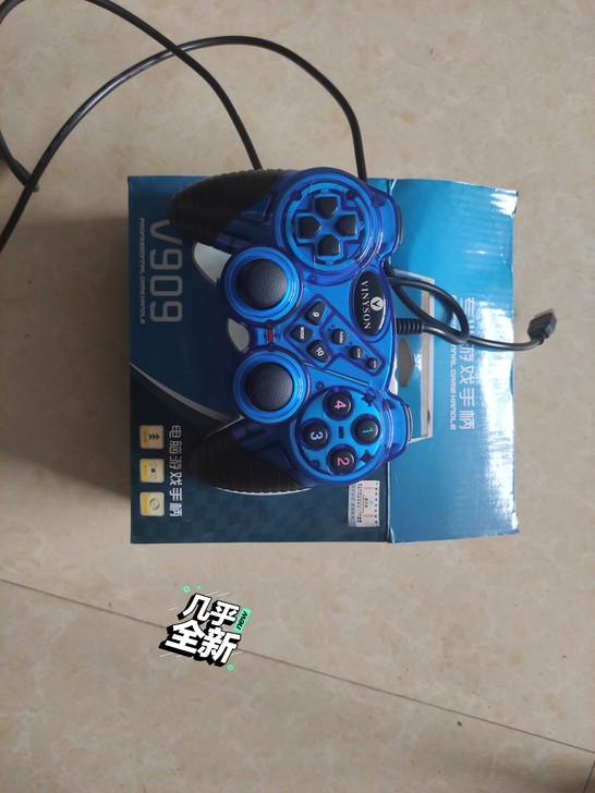 电脑游戏手柄，几乎全新，没怎么用过，双摇杆