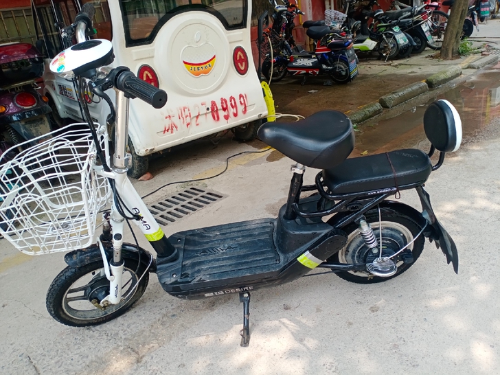 八成新爱玛电动车48－12满电60里左右 ...
