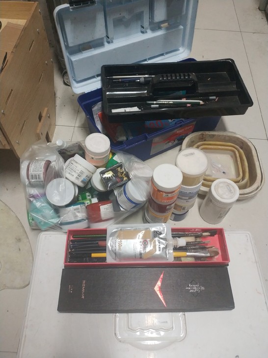 水粉颜料，送工具箱，水桶，刮刀，水粉笔，调...