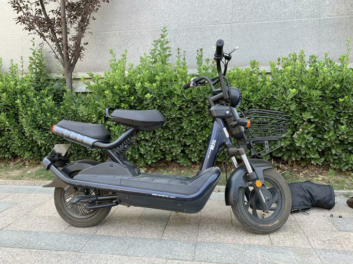 爱玛电动车,3800入手价,现在低价出,成...