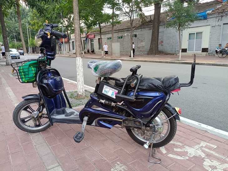 绿源电动车,三月份大修的,新换的线路,电池...