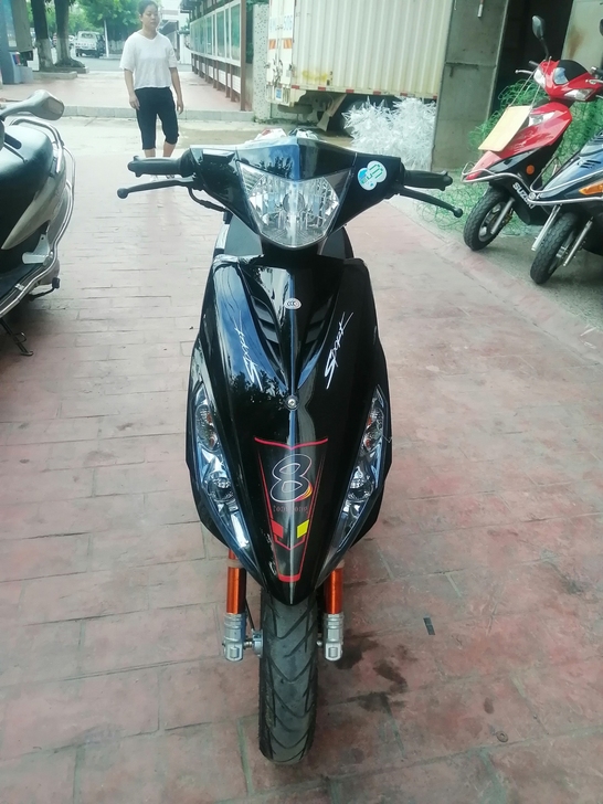 九成新少年鬼火125CC,动力小飞机,车多...