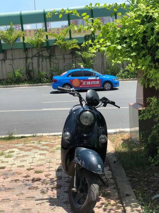 小刀电动车，六十伏。