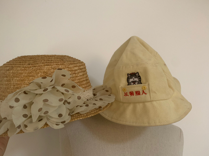 出闲置帽子,一顶草帽一顶遮阳帽,10元一顶...