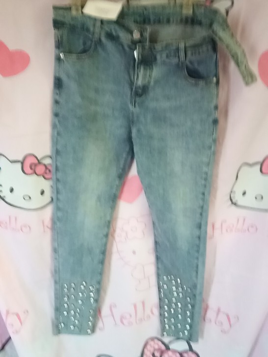 闲置全新牛仔裤。我穿太紧了，能穿到110....