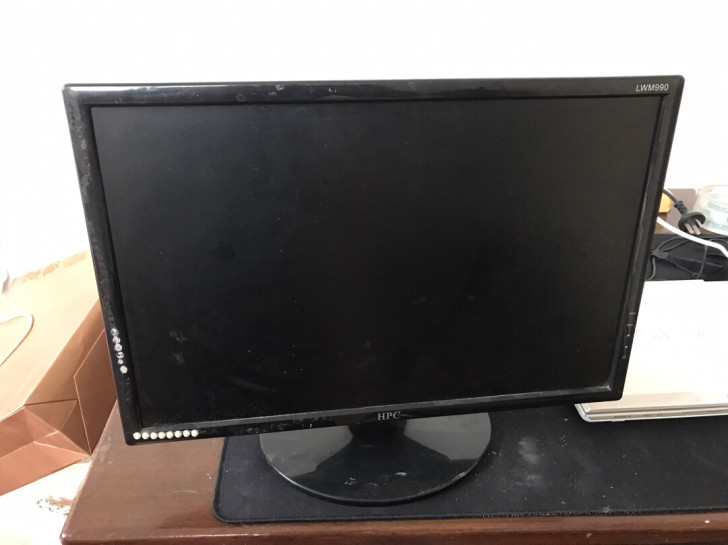 19寸液晶显示器 9成新 100元