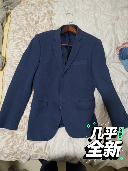 热风西服，95成新，就当伴郎穿过1次，后边...
