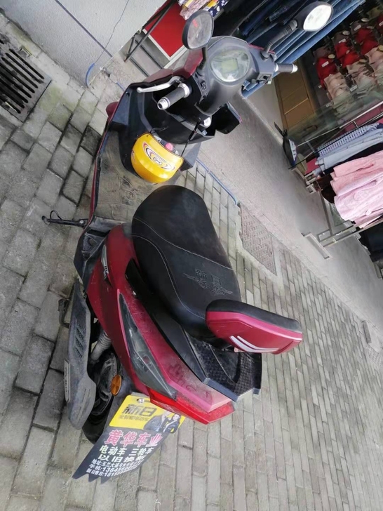 新日电动车,平时骑的不多,车况很好,现低价...